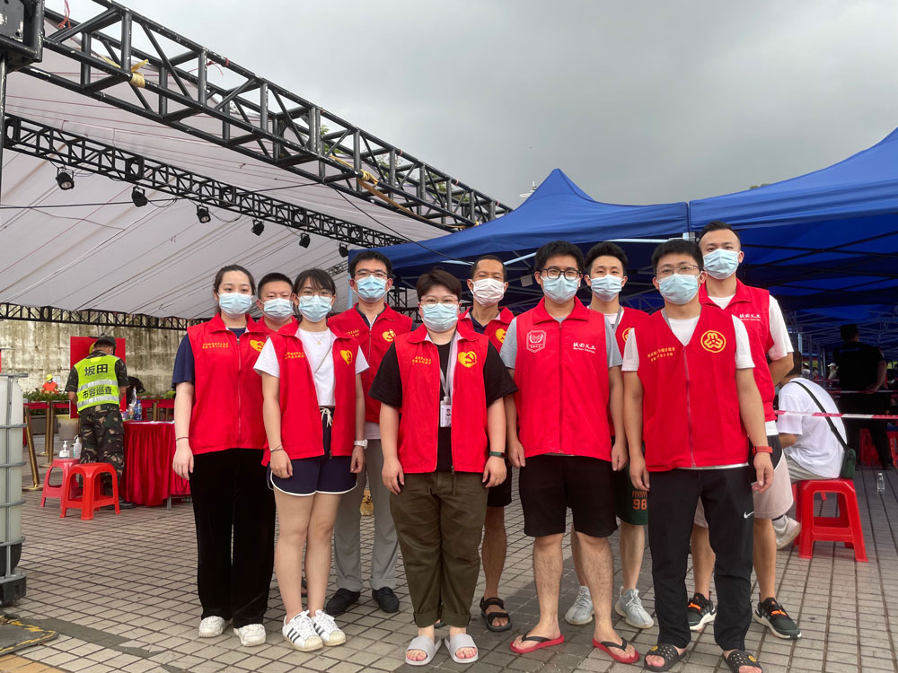 5月，龙岗区城市更新和土地整备局党员干部支援坂田街道开展疫情防控工作